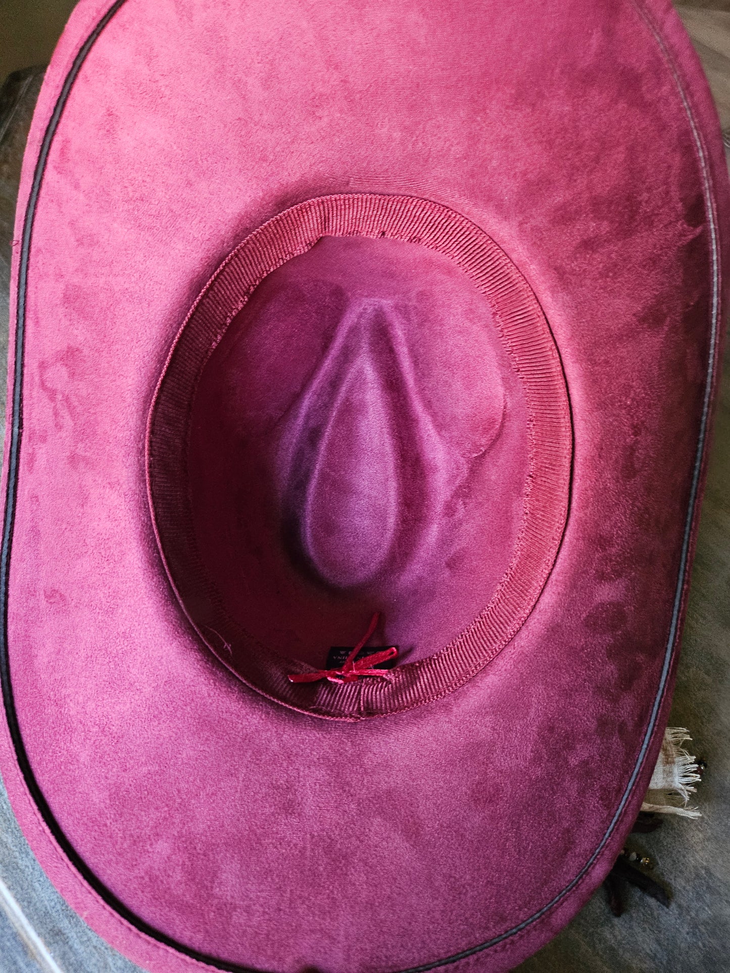 Custom cattleman's suede cowboy hat