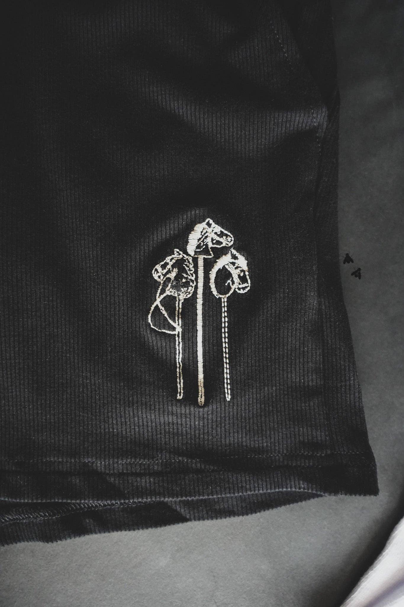 LASSO THE COMFY SHORTS IN MIDNIGHT BlACK