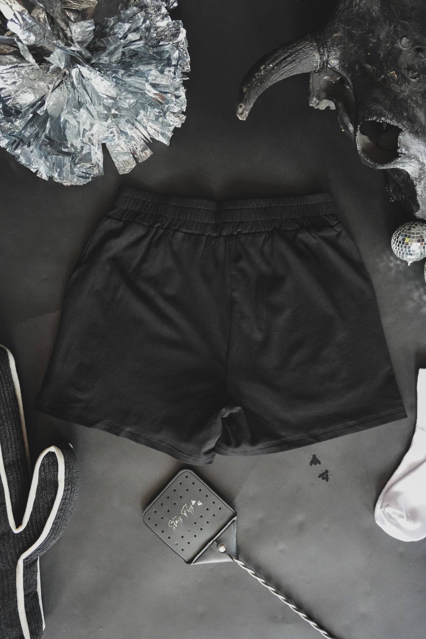 LASSO THE COMFY SHORTS IN MIDNIGHT BlACK