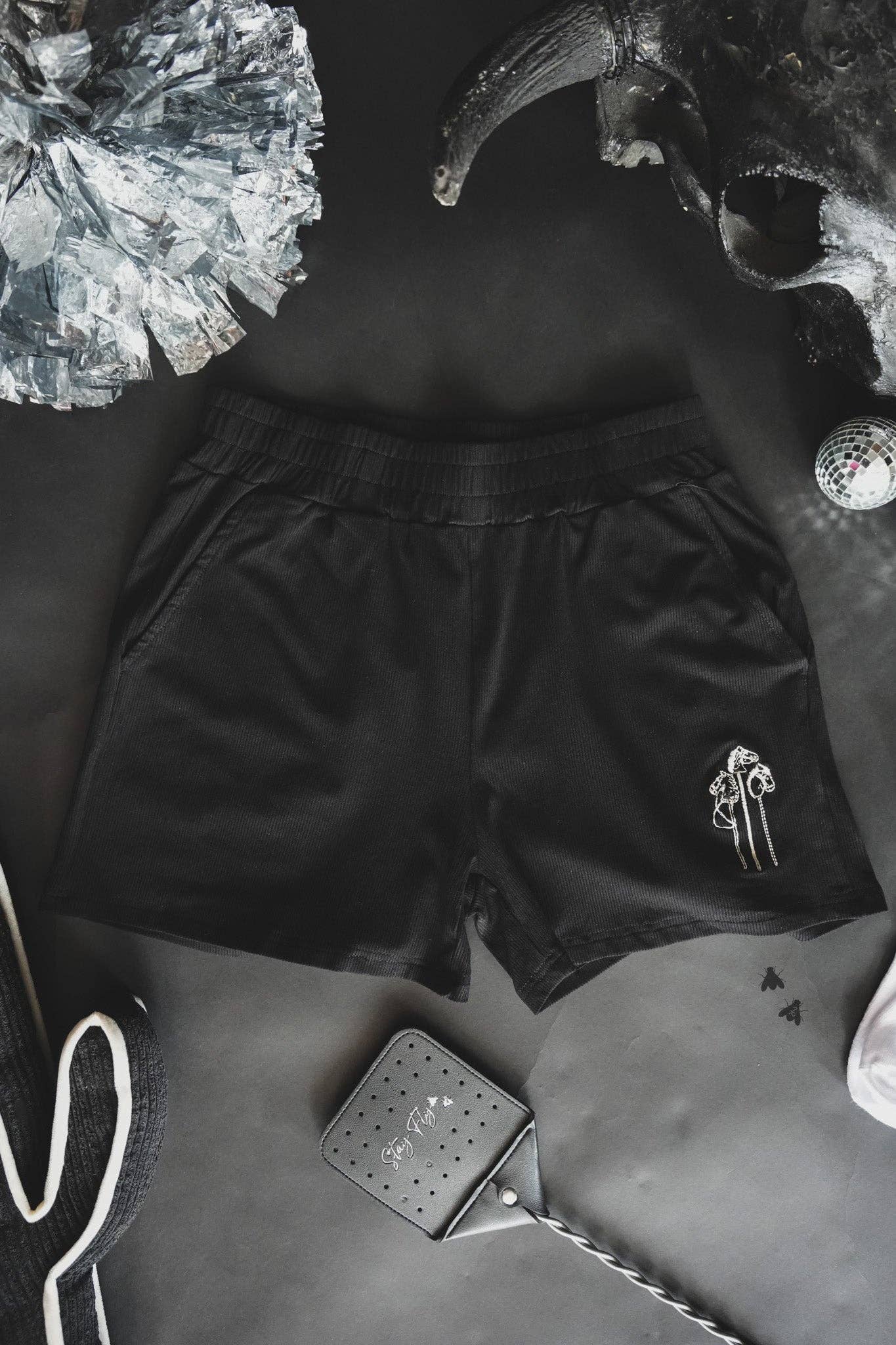 LASSO THE COMFY SHORTS IN MIDNIGHT BlACK