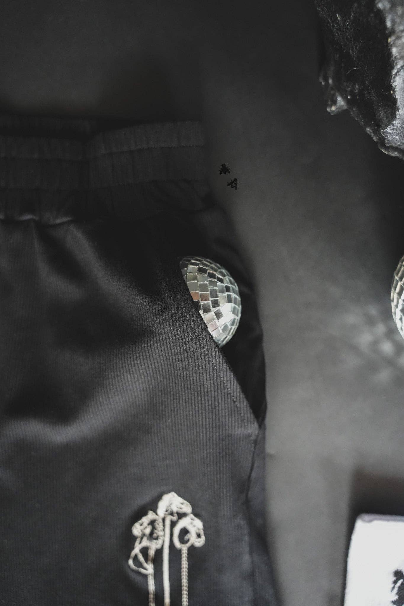 LASSO THE COMFY SHORTS IN MIDNIGHT BlACK