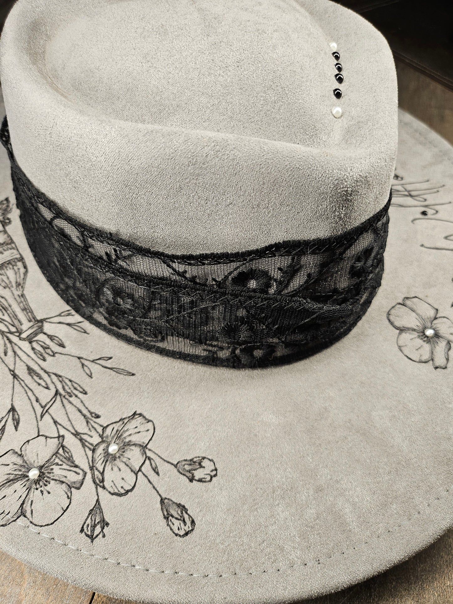 Grey burned fedora cowboy hat Jessie Murph inspired