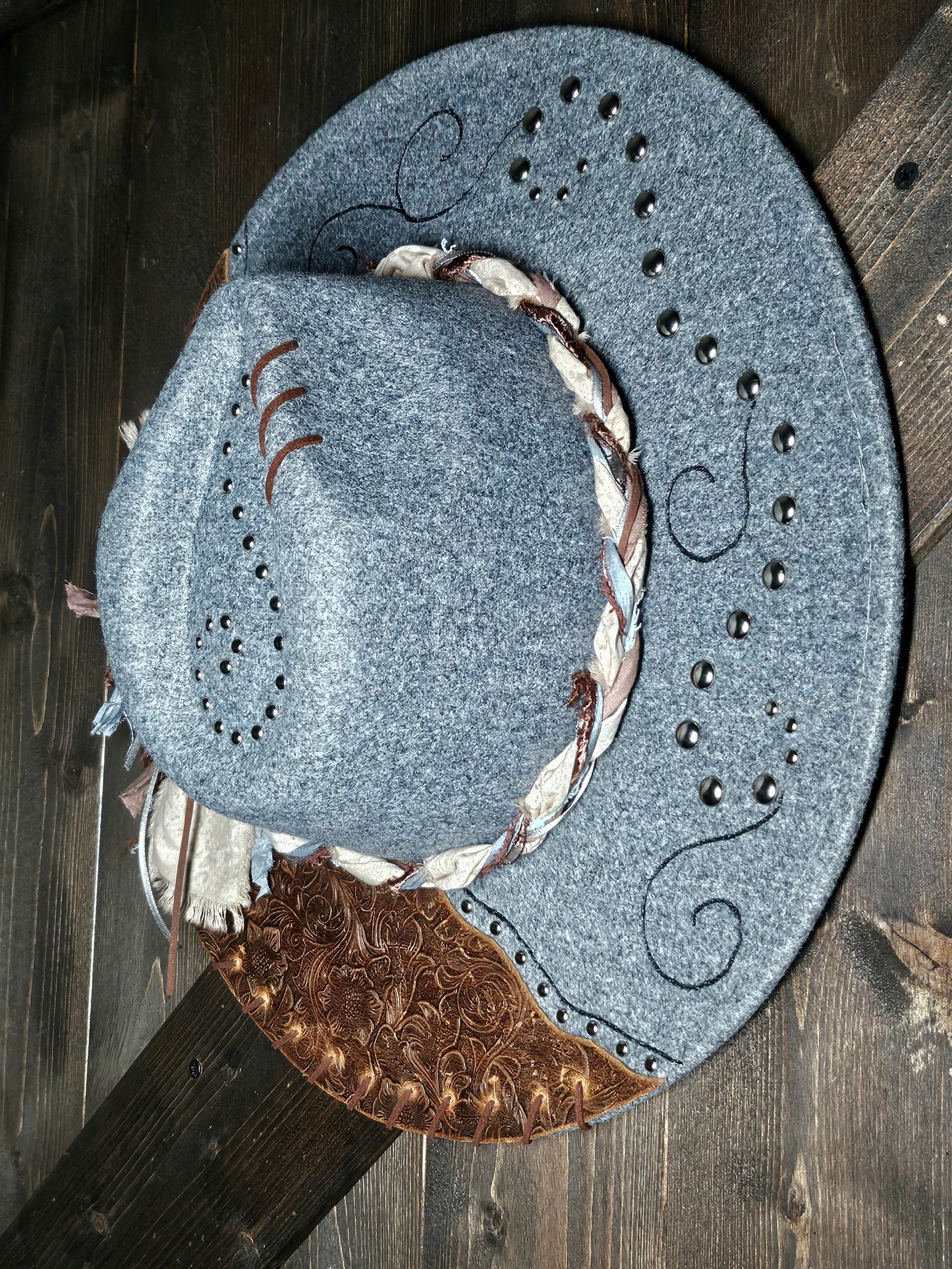 Grey felt Burned Fedora with embossed leather