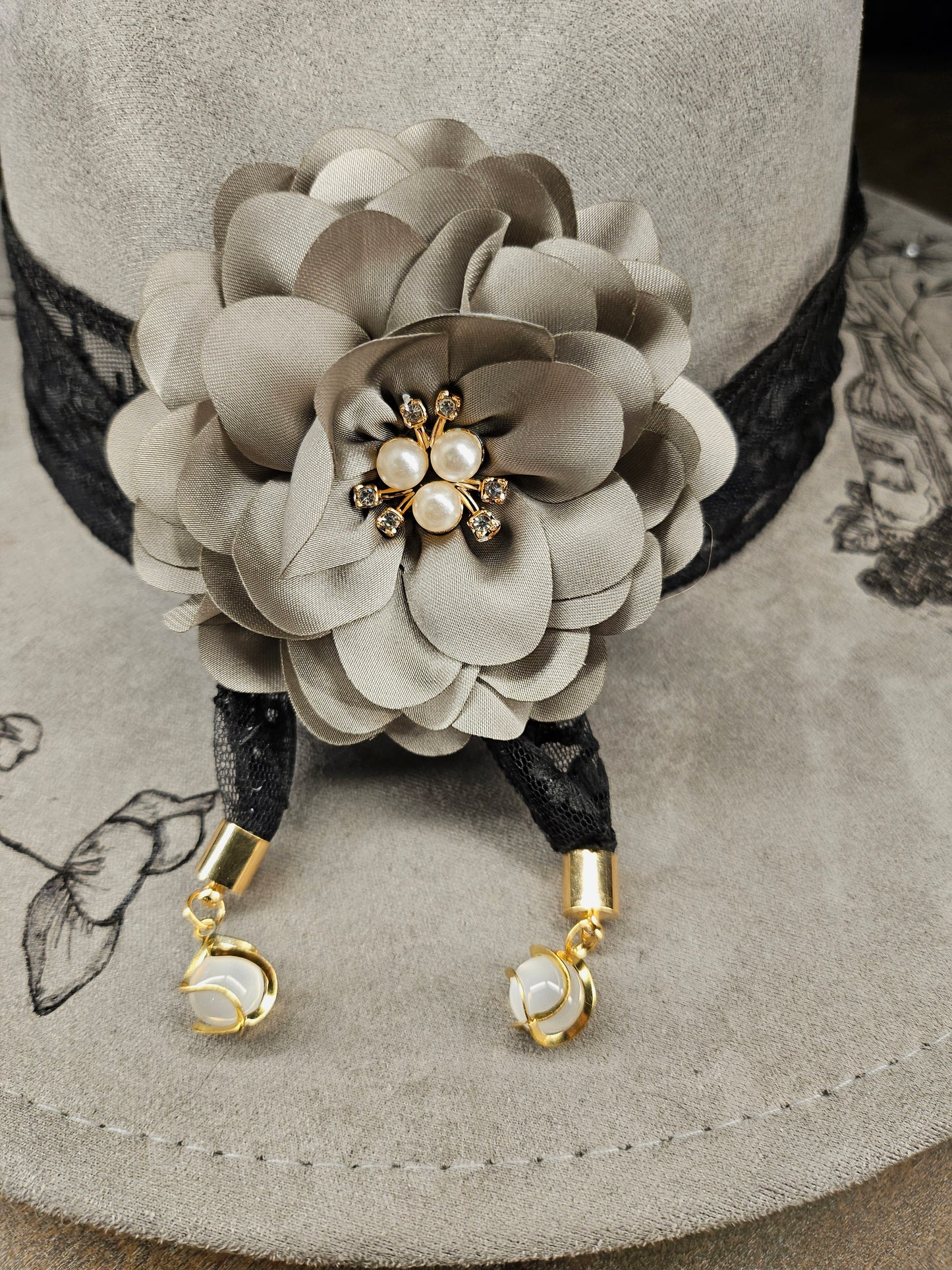 Grey burned fedora cowboy hat Jessie Murph inspired